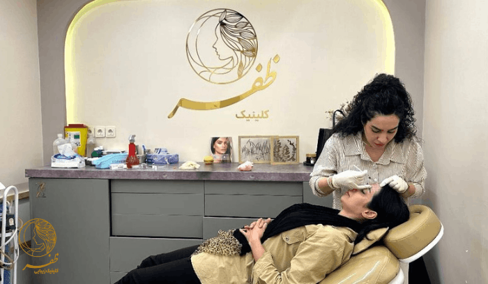 http://دکتر%20بختیاری%20در%20حال%20تزریق%20بوتاکس